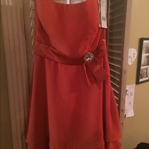 Red Pretty Maids Formal Homecoming Dress Size 6